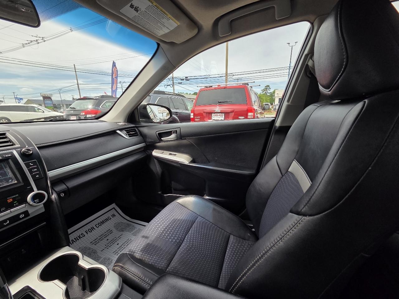 Toyota Camry 4dr Sdn SE Auto V6 2012