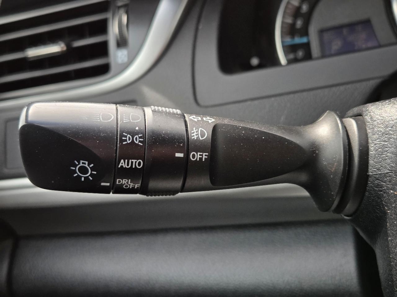 Toyota Camry 4dr Sdn SE Auto V6 2012