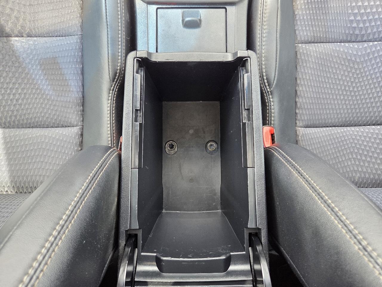 Toyota Camry 4dr Sdn SE Auto V6 2012