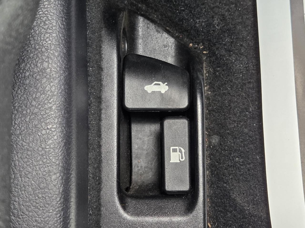 Toyota Camry 4dr Sdn SE Auto V6 2012