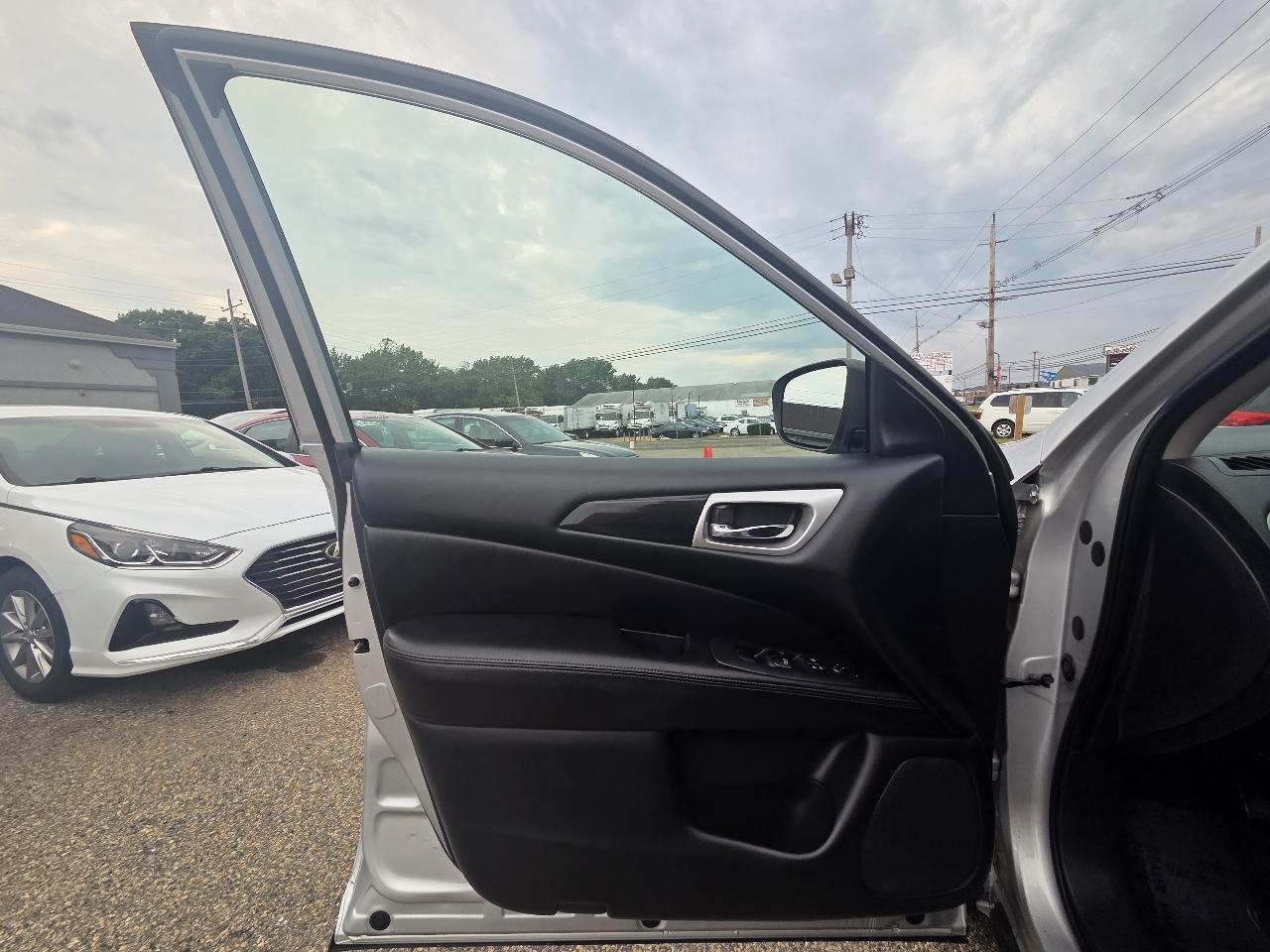 Nissan Pathfinder Platinum 4WD 2018