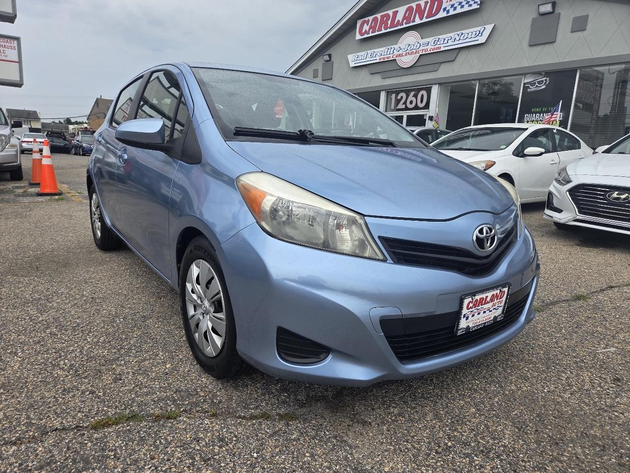 Toyota Yaris LE 5-Door AT 2013