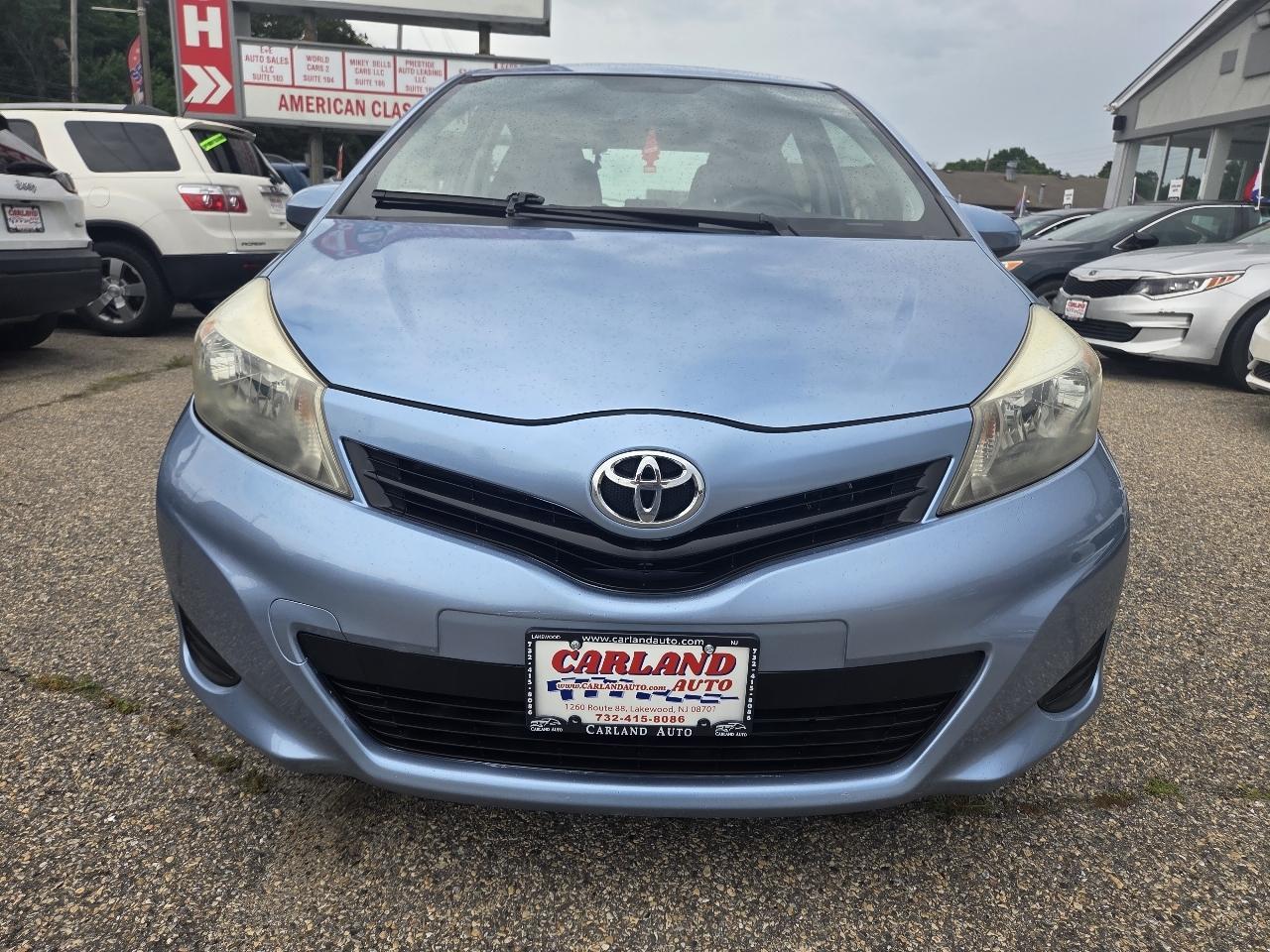Toyota Yaris LE 5-Door AT 2013