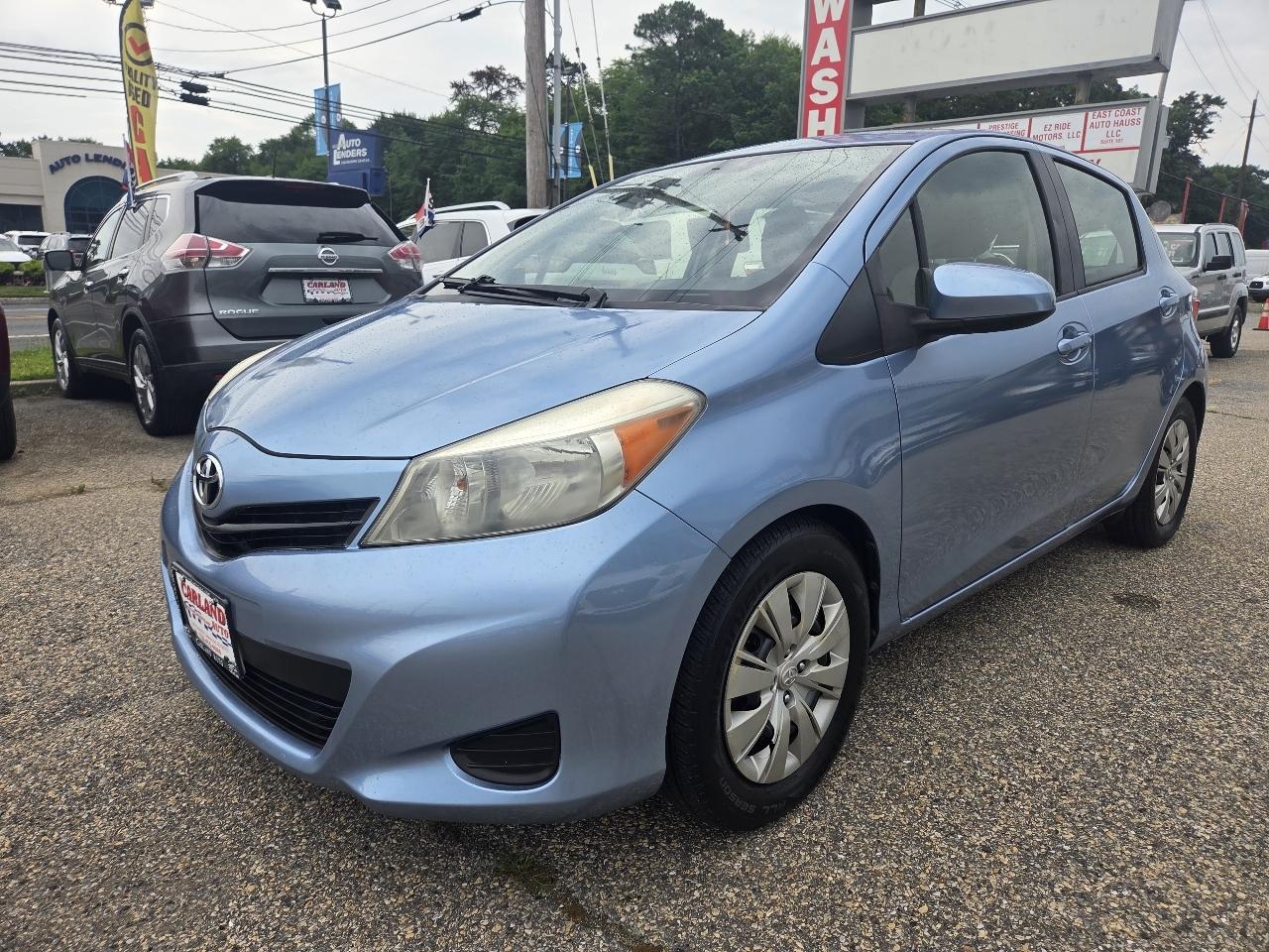 Toyota Yaris LE 5-Door AT 2013
