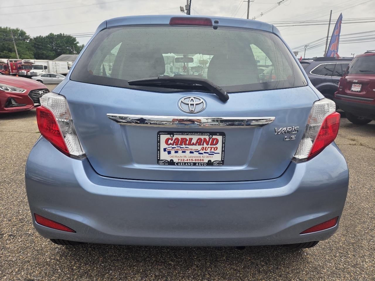 Toyota Yaris LE 5-Door AT 2013
