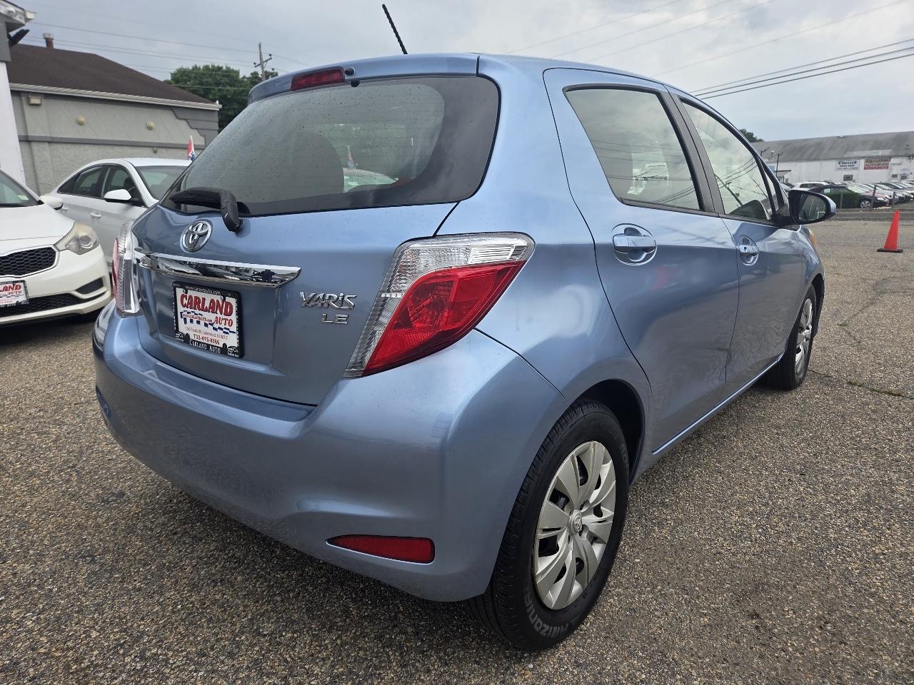 Toyota Yaris LE 5-Door AT 2013