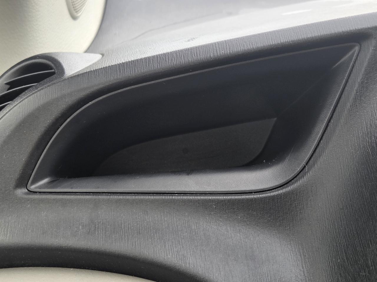 Toyota Yaris LE 5-Door AT 2013