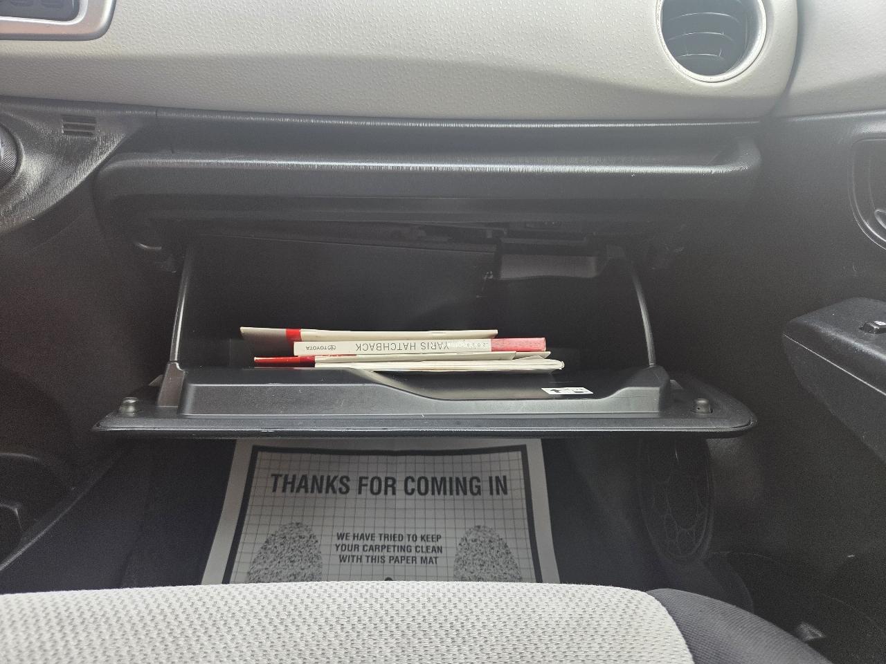 Toyota Yaris LE 5-Door AT 2013