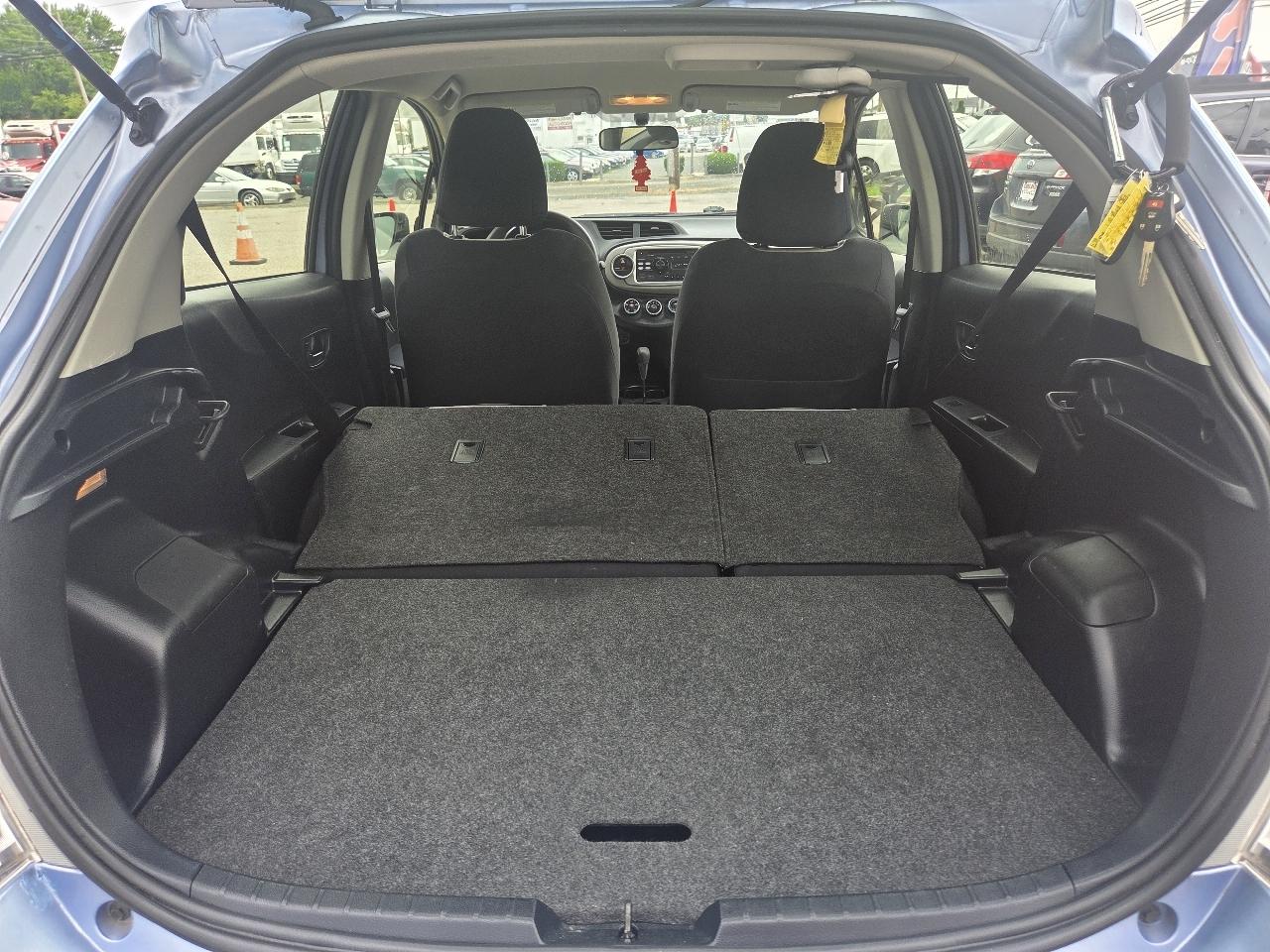Toyota Yaris LE 5-Door AT 2013