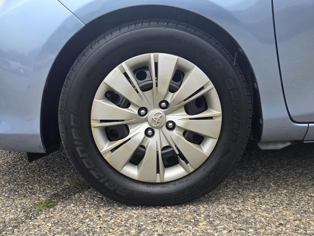 Toyota Yaris LE 5-Door AT 2013