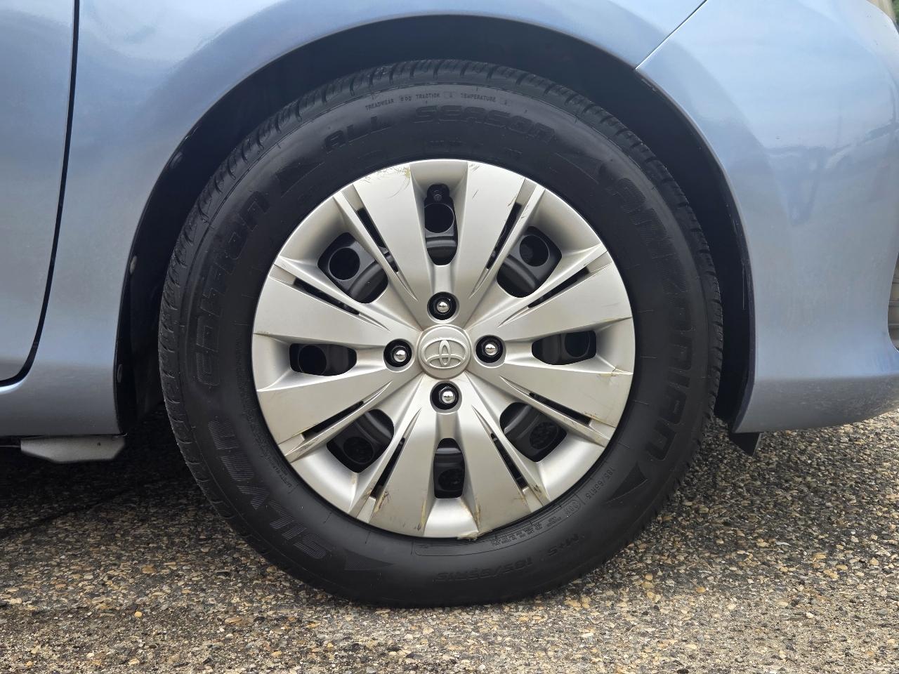 Toyota Yaris LE 5-Door AT 2013