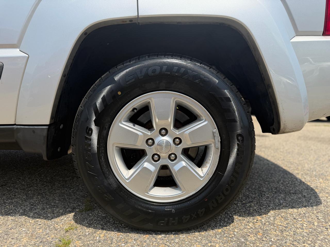 Jeep Liberty Sport 4WD 2011