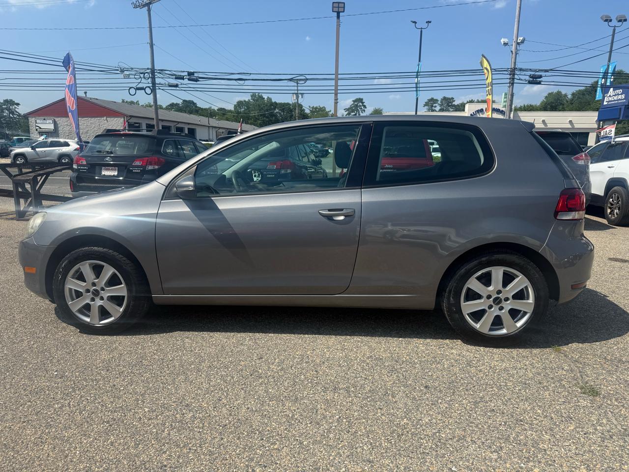 Volkswagen Golf 2.5L 2-Door 2010