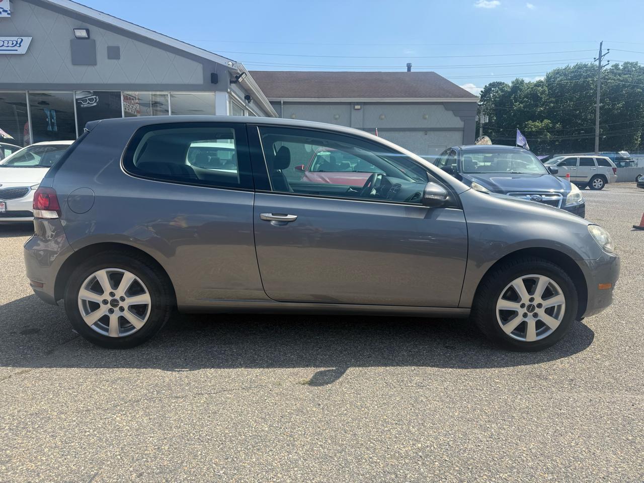Volkswagen Golf 2.5L 2-Door 2010