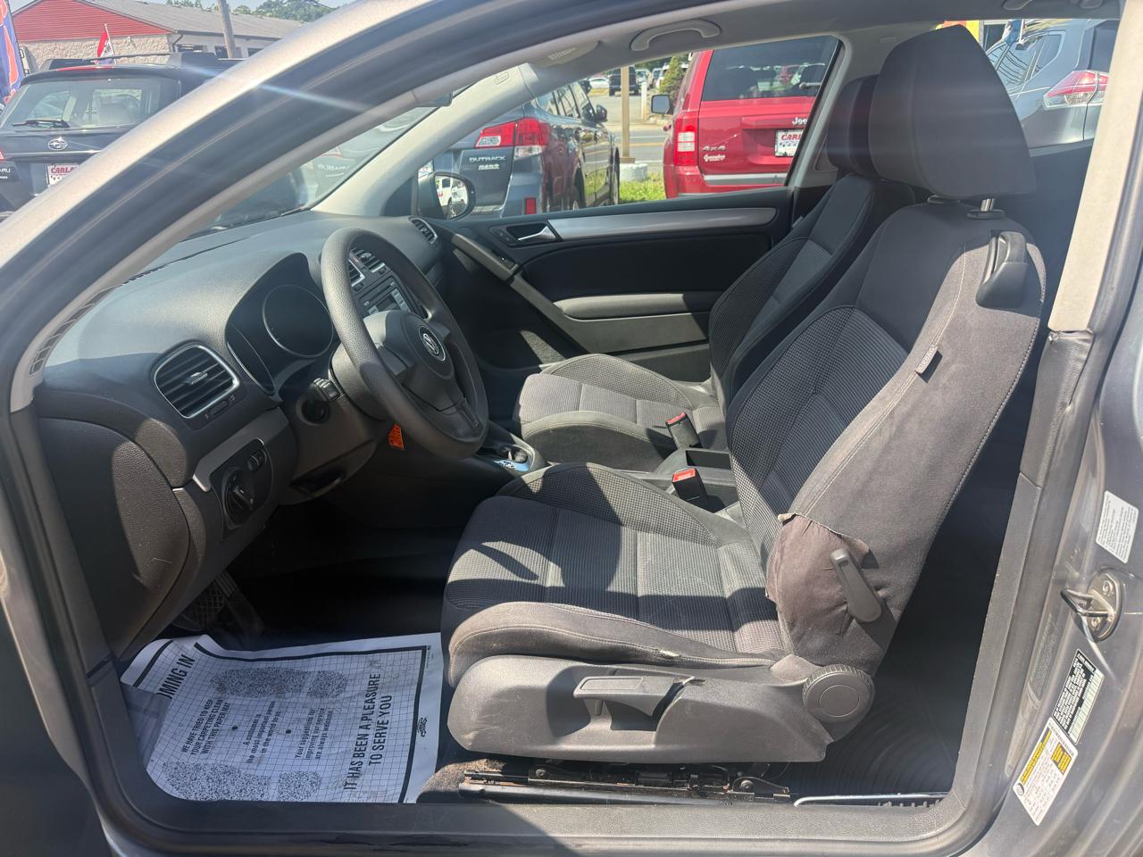 Volkswagen Golf 2.5L 2-Door 2010