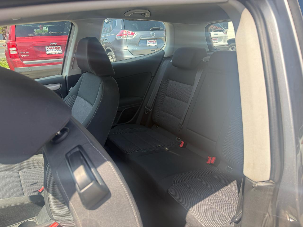 Volkswagen Golf 2.5L 2-Door 2010