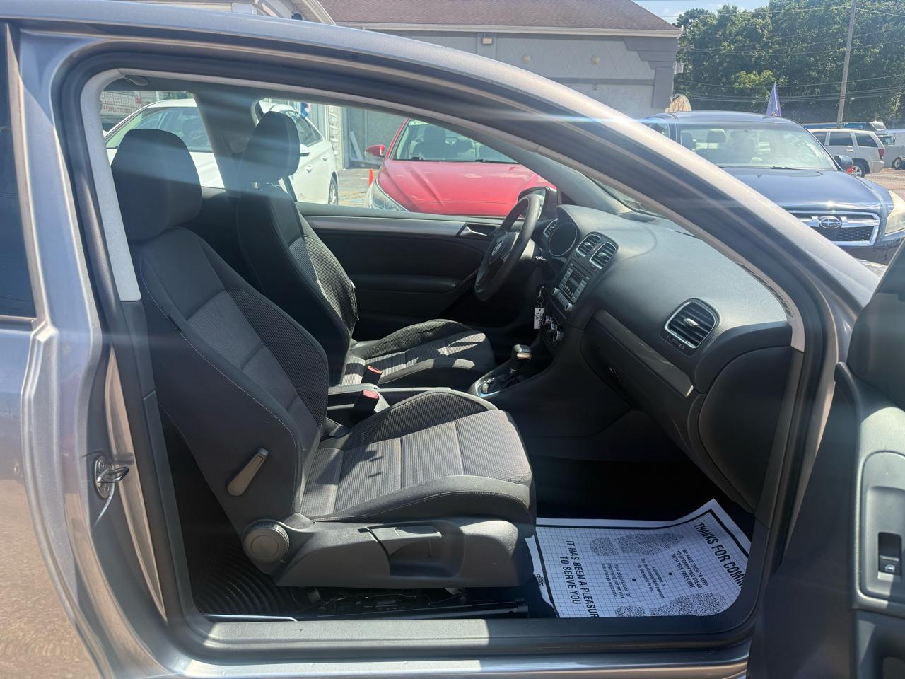 Volkswagen Golf 2.5L 2-Door 2010