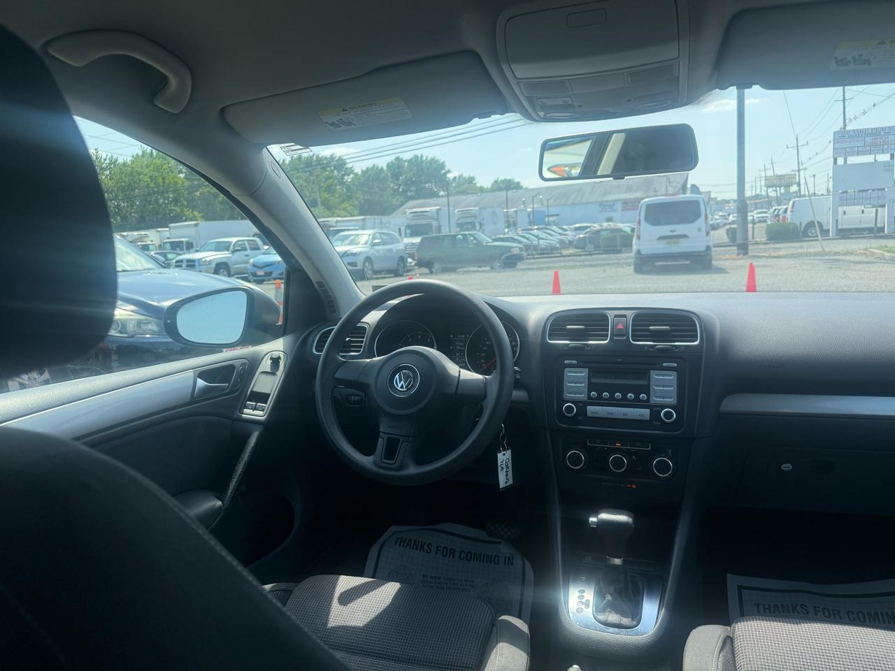 Volkswagen Golf 2.5L 2-Door 2010