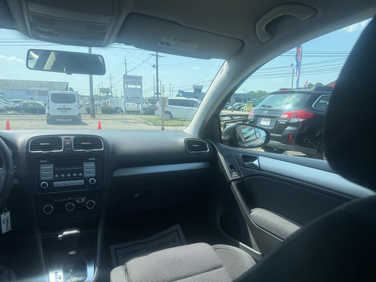 Volkswagen Golf 2.5L 2-Door 2010