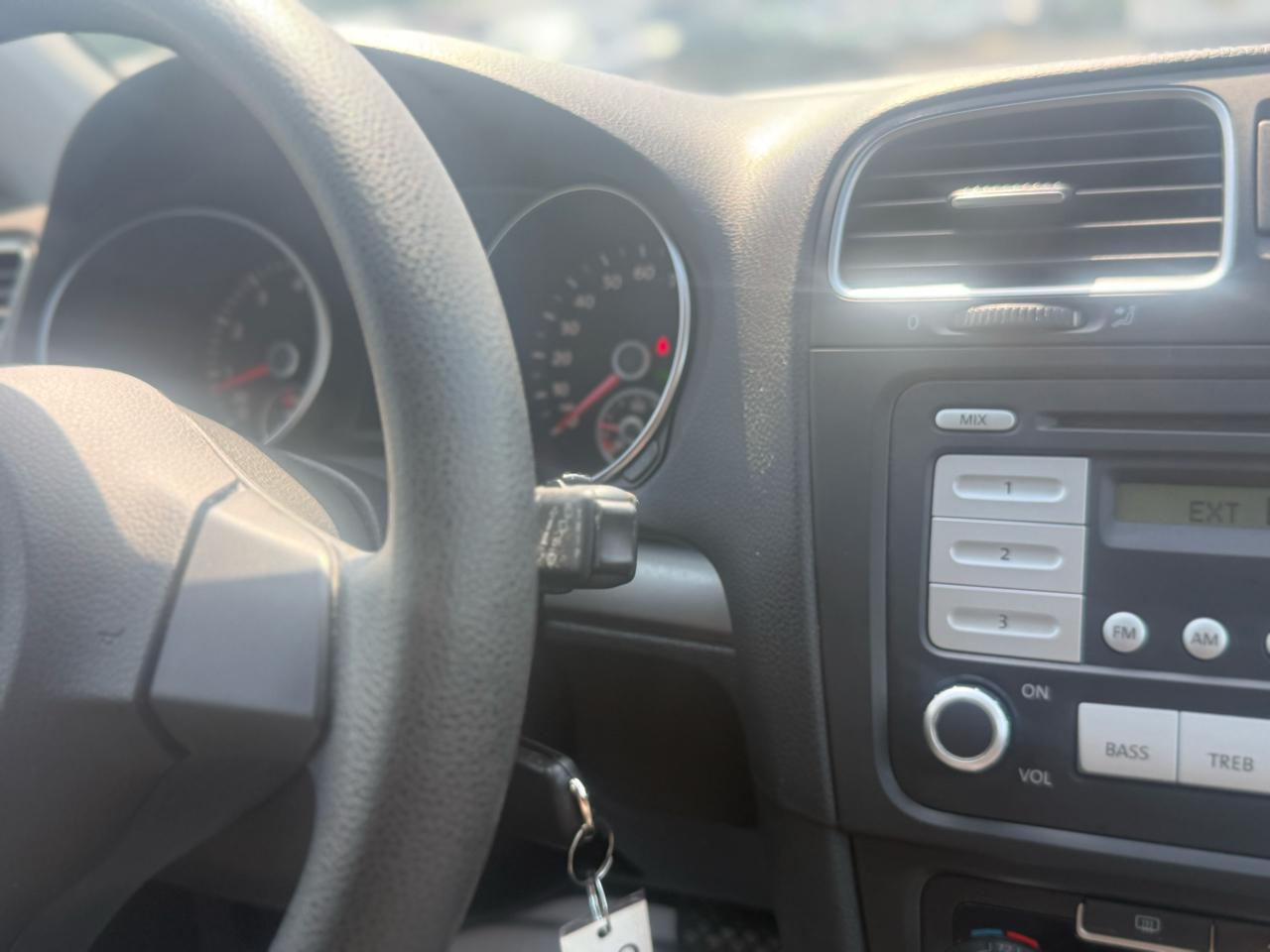 Volkswagen Golf 2.5L 2-Door 2010