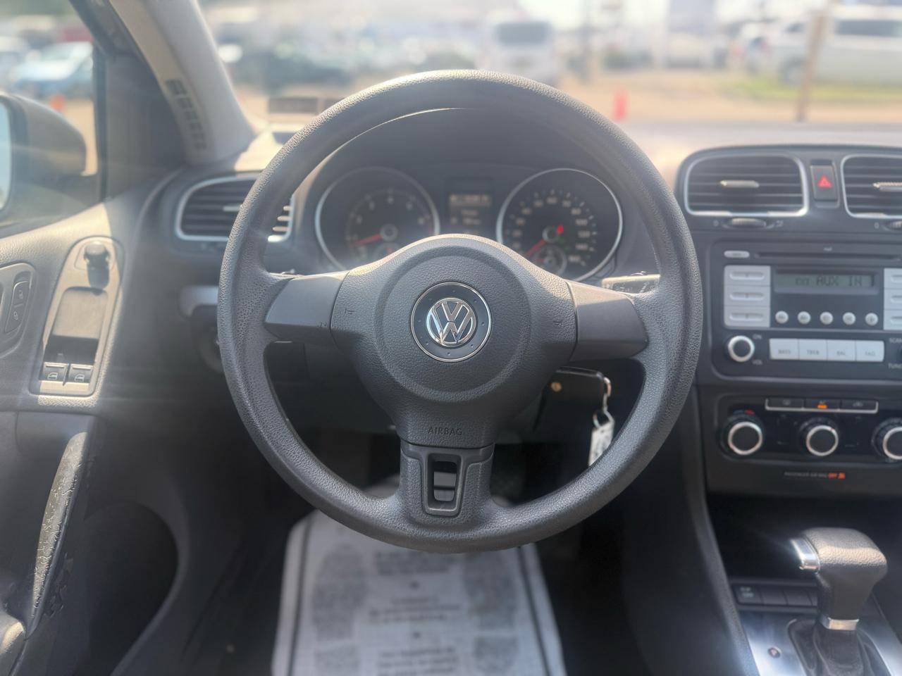 Volkswagen Golf 2.5L 2-Door 2010