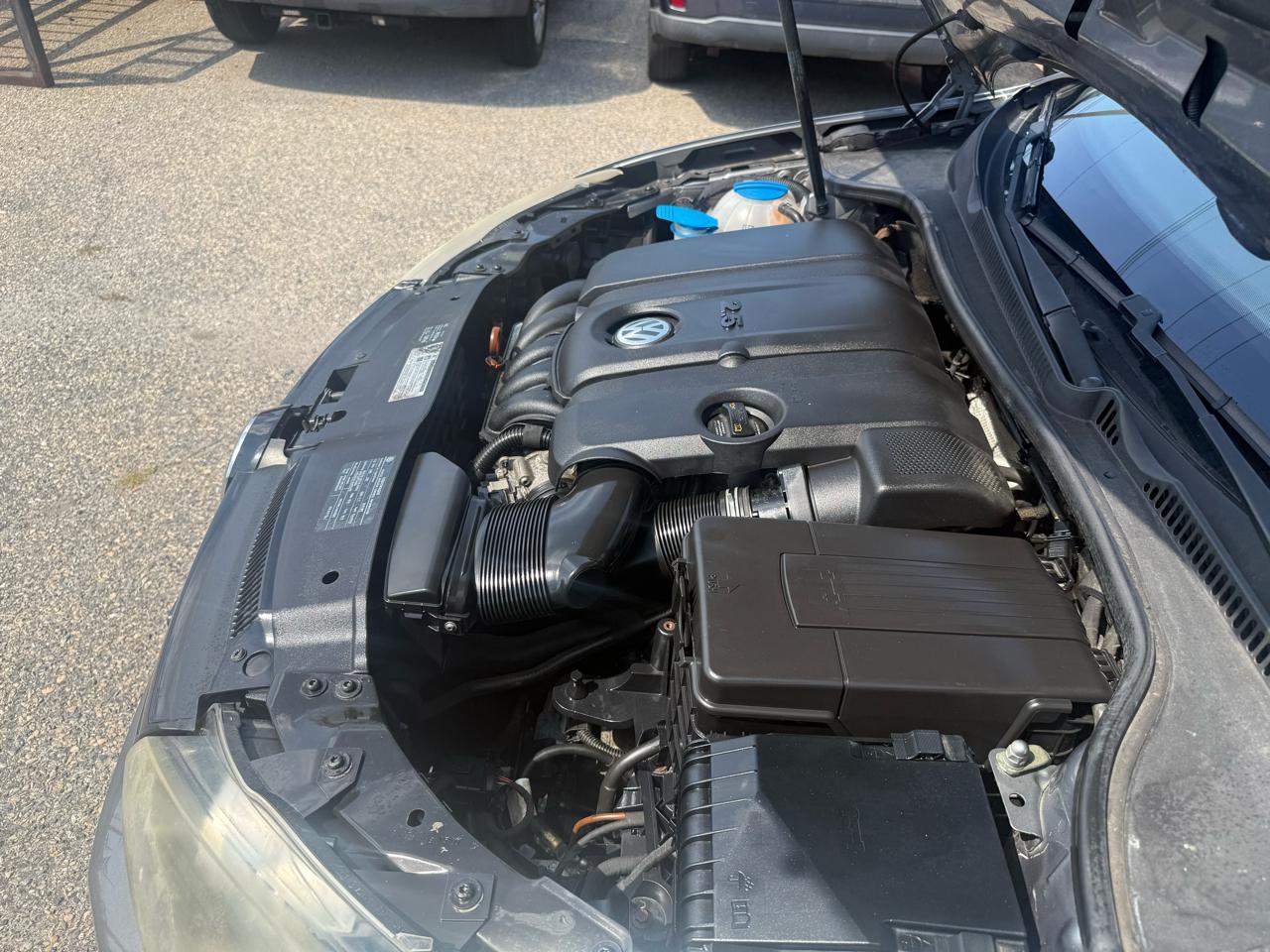 Volkswagen Golf 2.5L 2-Door 2010
