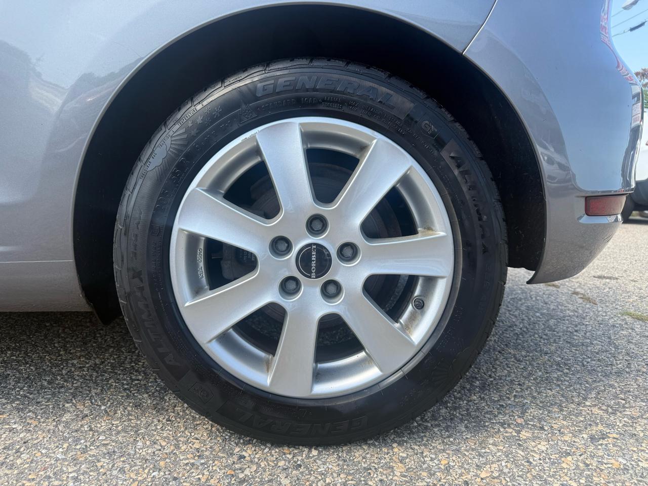 Volkswagen Golf 2.5L 2-Door 2010