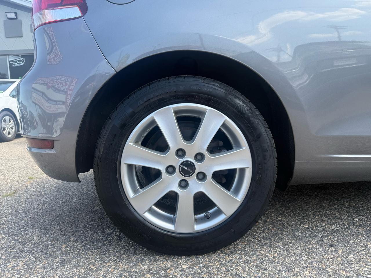 Volkswagen Golf 2.5L 2-Door 2010