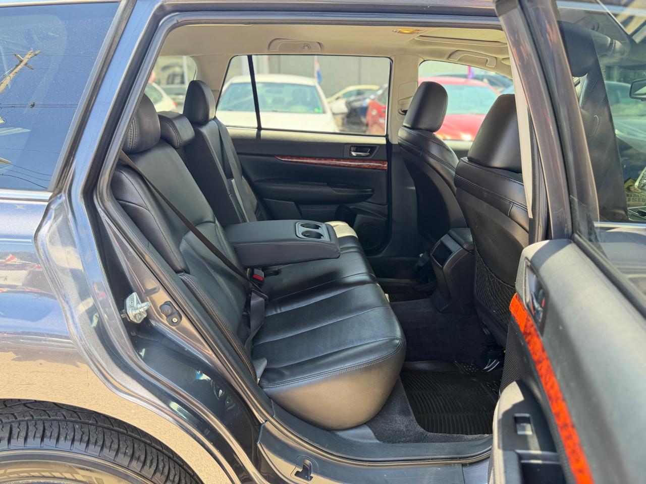 Subaru Outback 2.5i Limited 2010