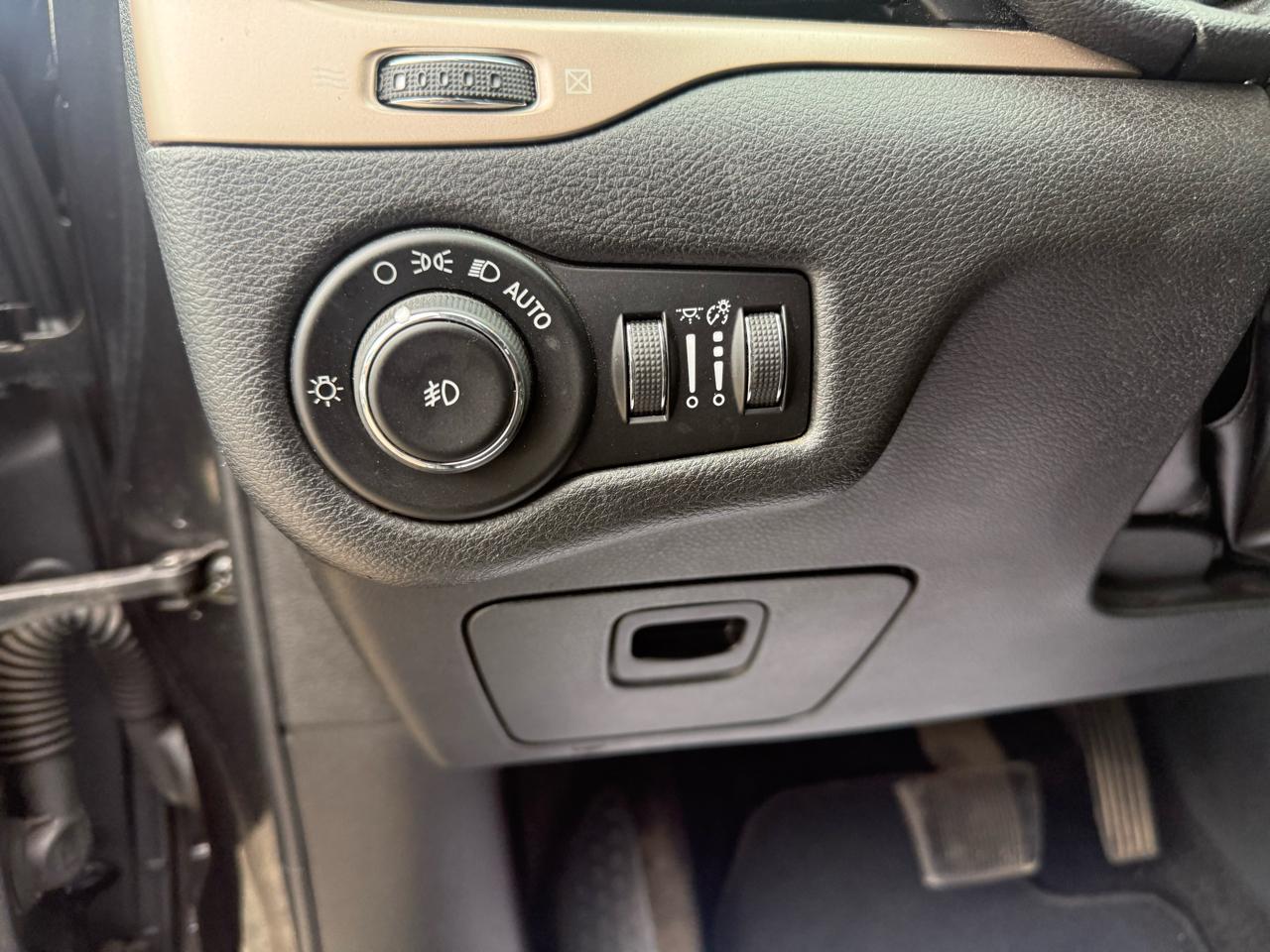 Jeep Cherokee Latitude 4WD 2015