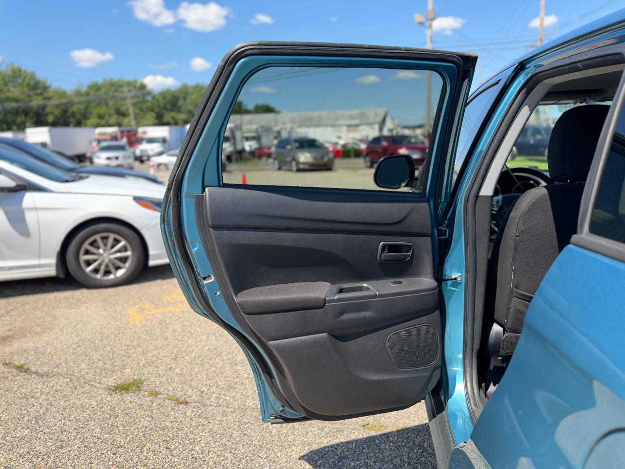 Mitsubishi Outlander Sport ES 2WD 2013