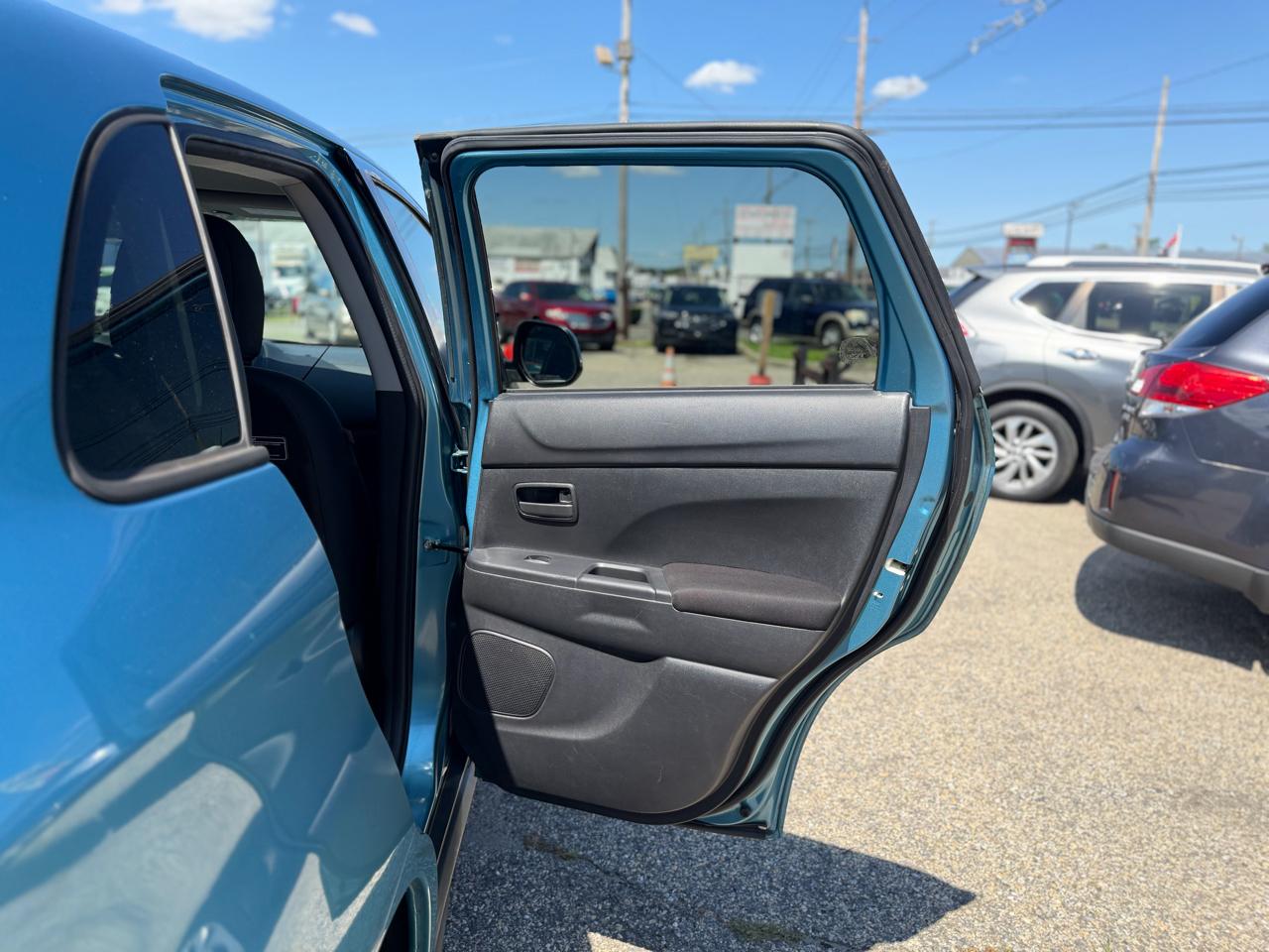 Mitsubishi Outlander Sport ES 2WD 2013