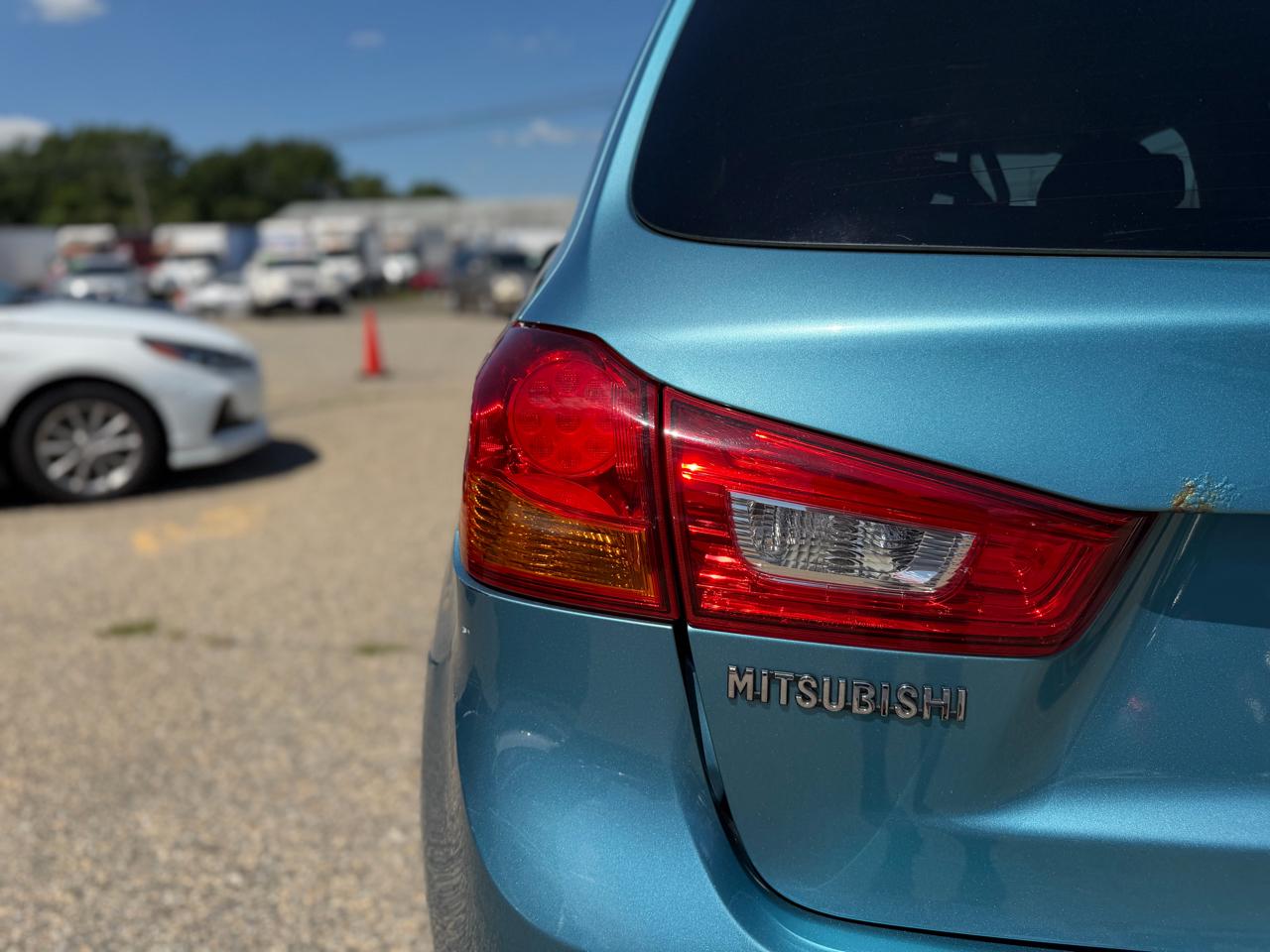 Mitsubishi Outlander Sport ES 2WD 2013
