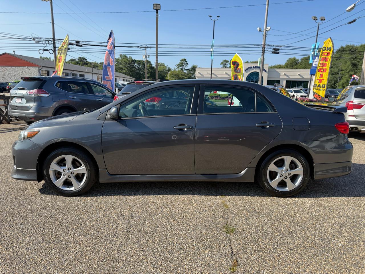 Toyota Corolla S 5-Speed MT 2013