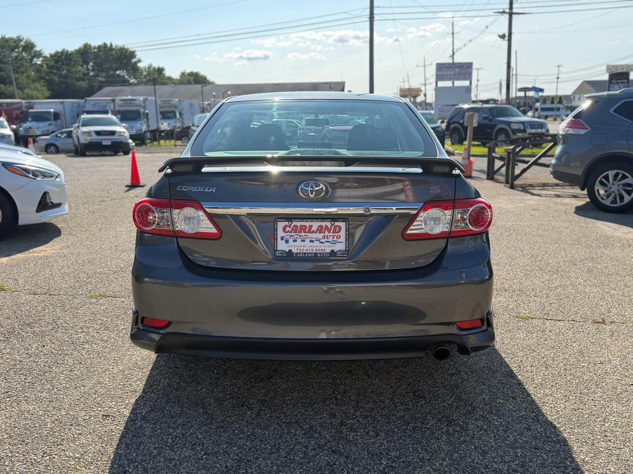 Toyota Corolla S 5-Speed MT 2013