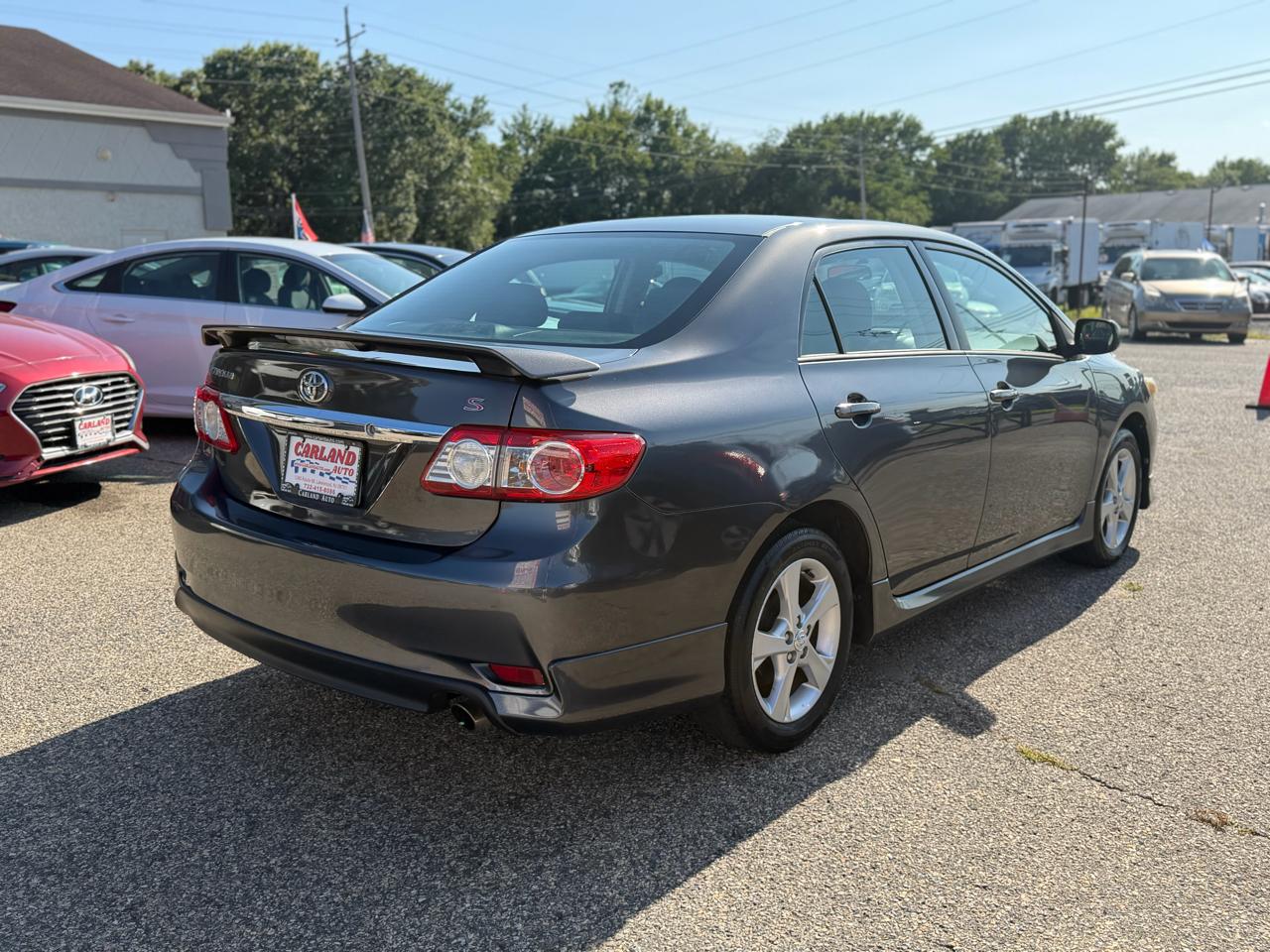 Toyota Corolla S 5-Speed MT 2013