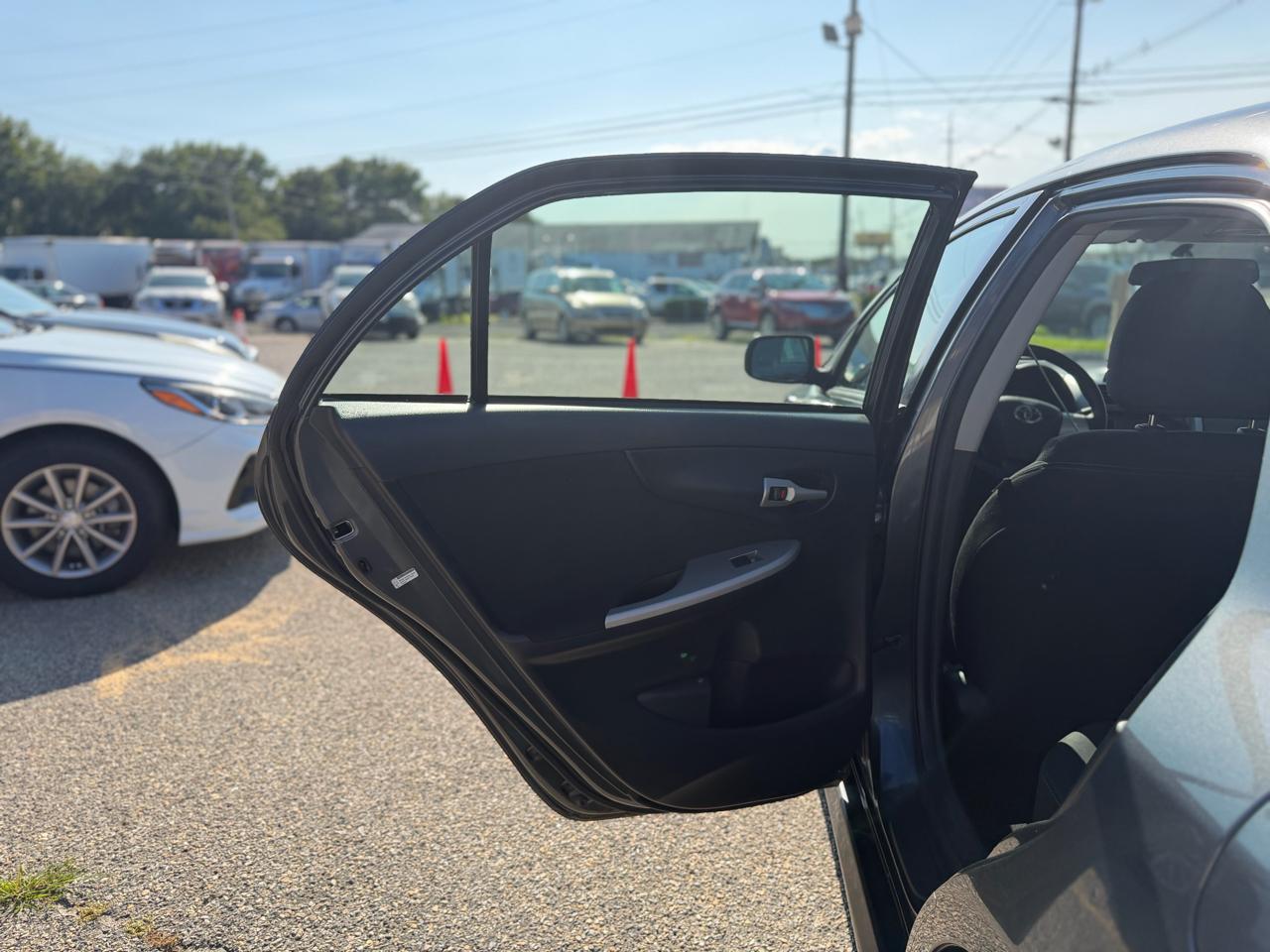 Toyota Corolla S 5-Speed MT 2013