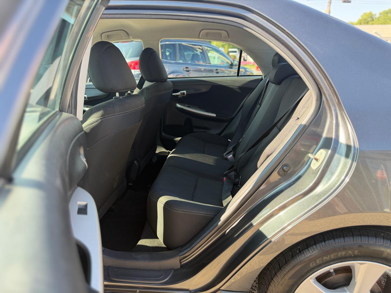 Toyota Corolla S 5-Speed MT 2013