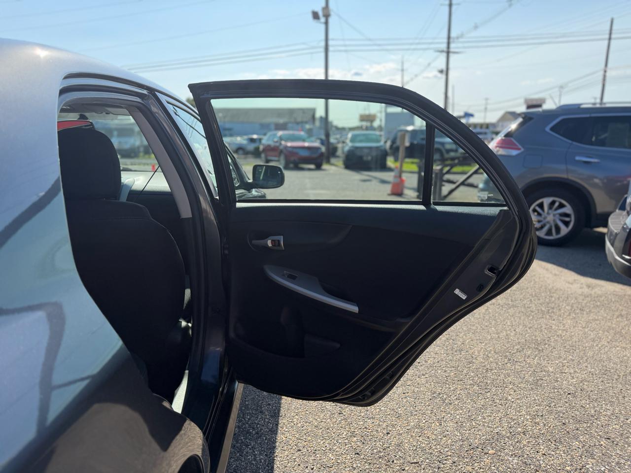 Toyota Corolla S 5-Speed MT 2013