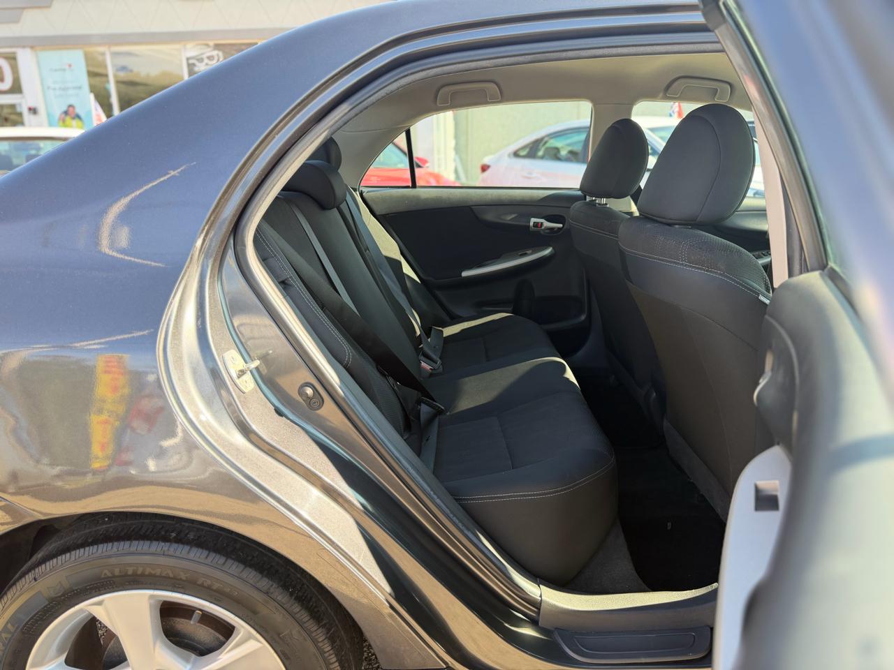 Toyota Corolla S 5-Speed MT 2013