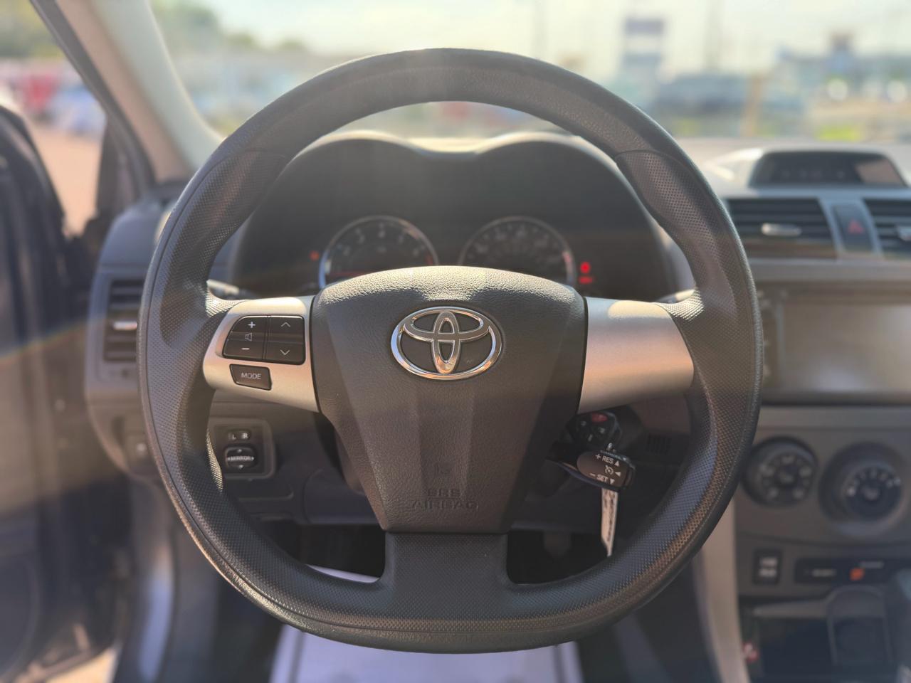 Toyota Corolla S 5-Speed MT 2013
