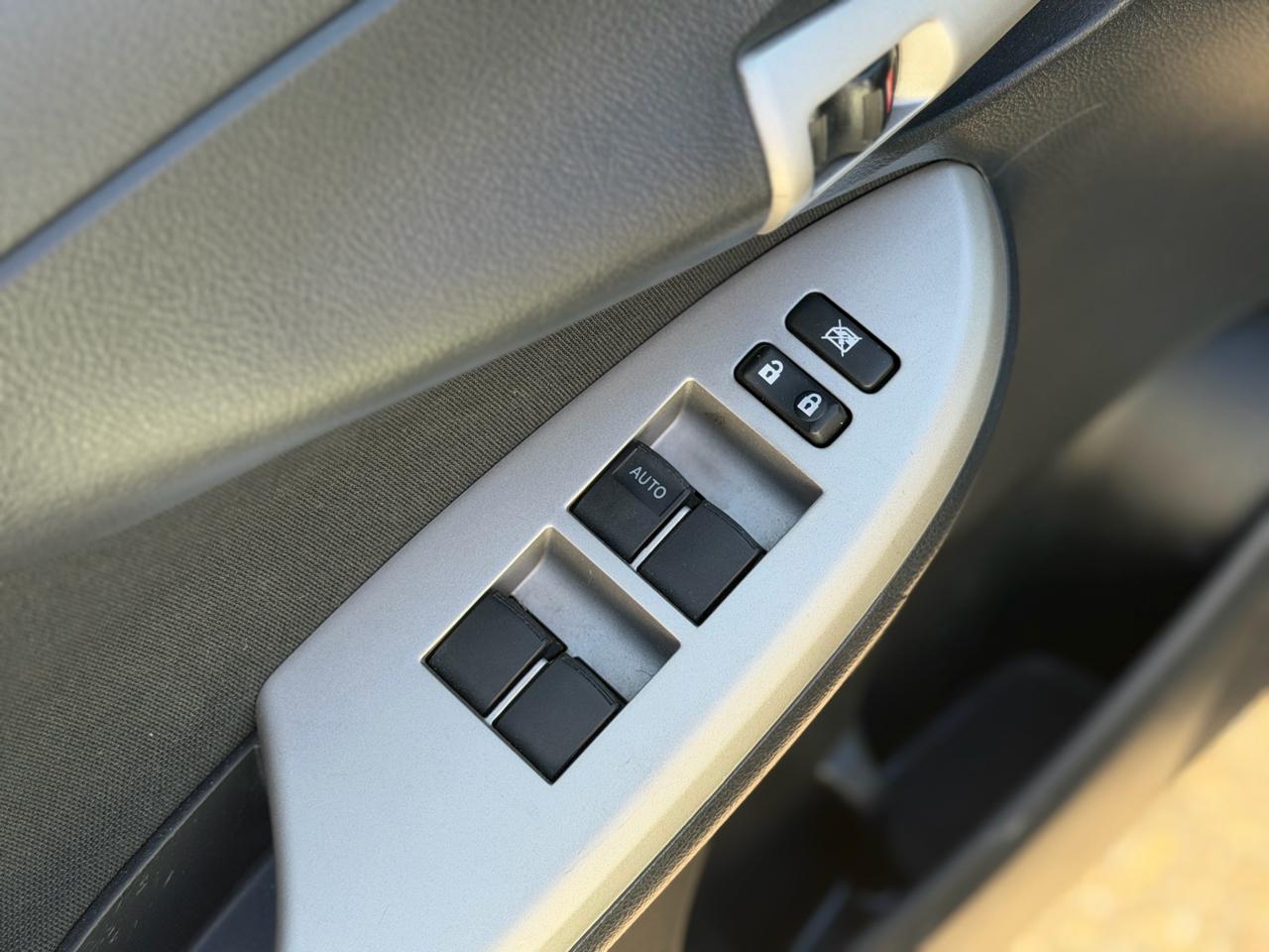 Toyota Corolla S 5-Speed MT 2013