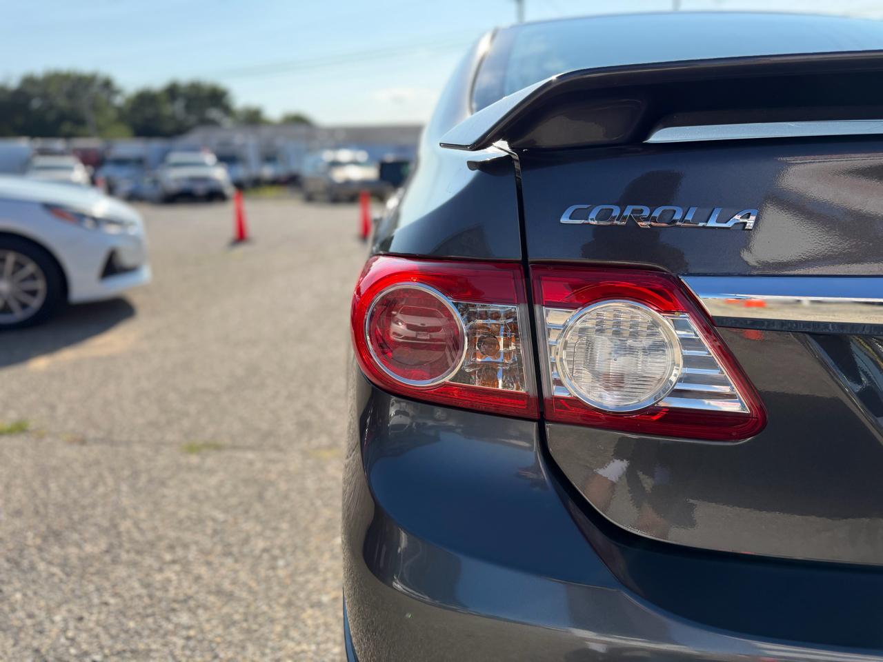 Toyota Corolla S 5-Speed MT 2013
