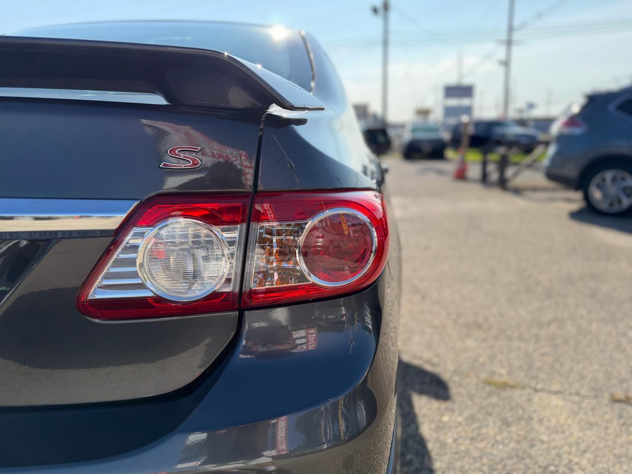 Toyota Corolla S 5-Speed MT 2013