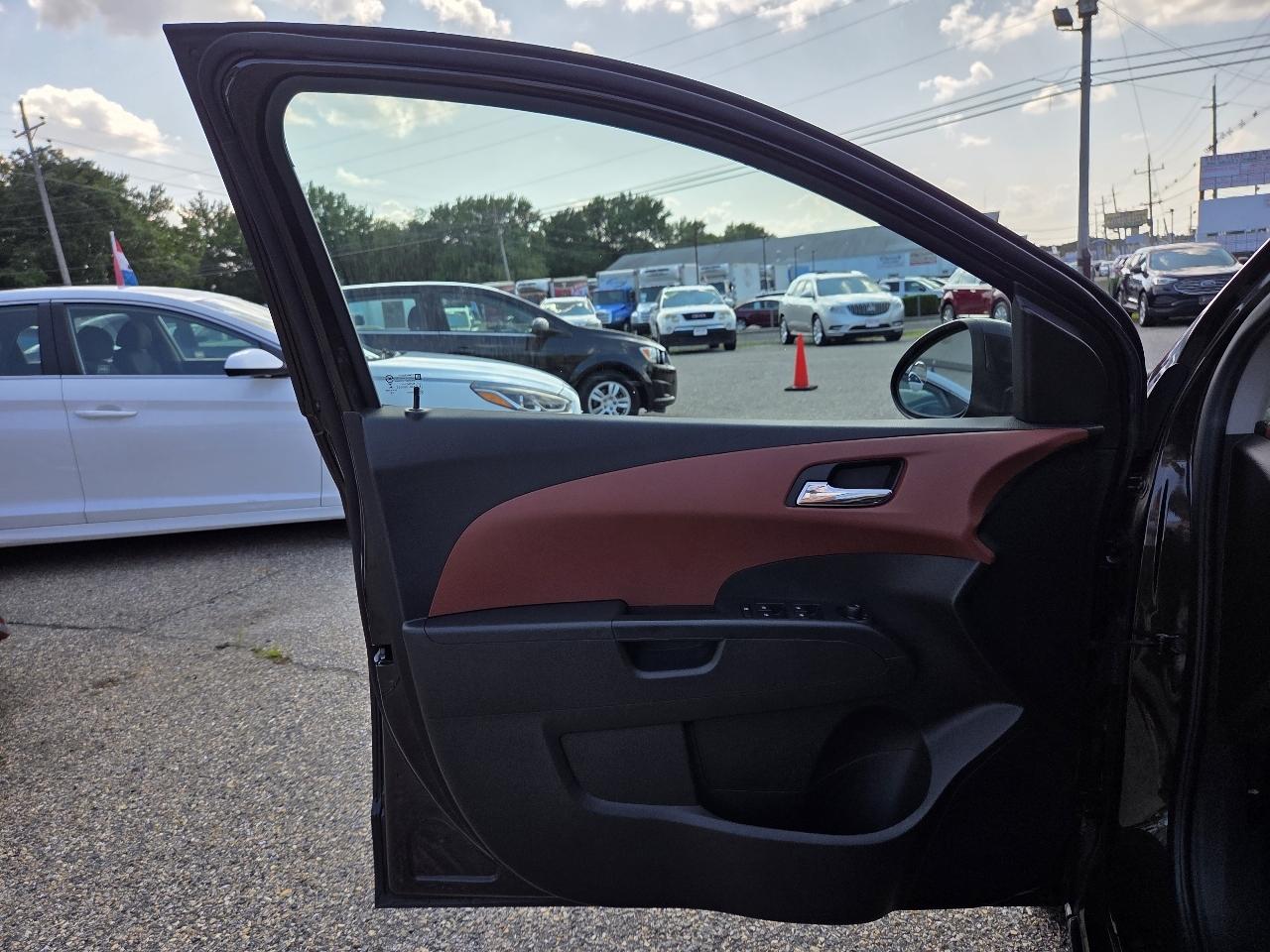 Chevrolet Sonic LT Auto 5-Door 2013
