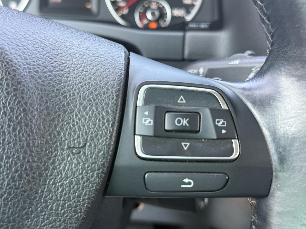 Volkswagen Tiguan SEL 2011