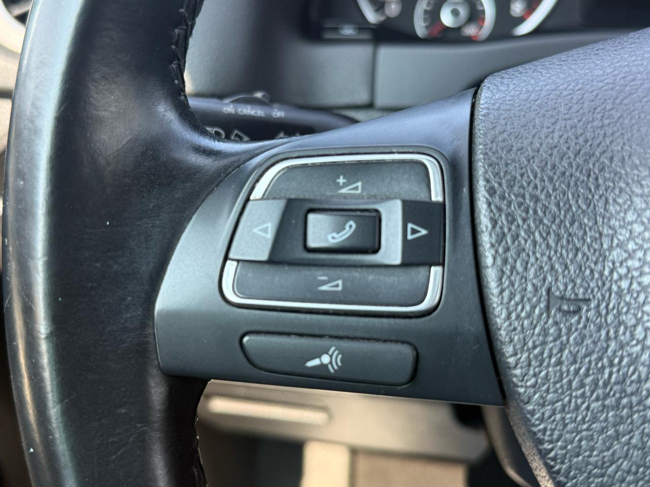 Volkswagen Tiguan SEL 2011
