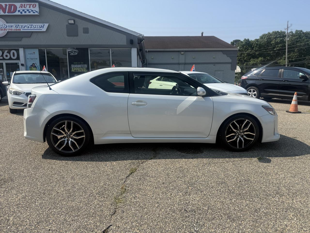Scion tC Sports Coupe 6-Spd AT 2015