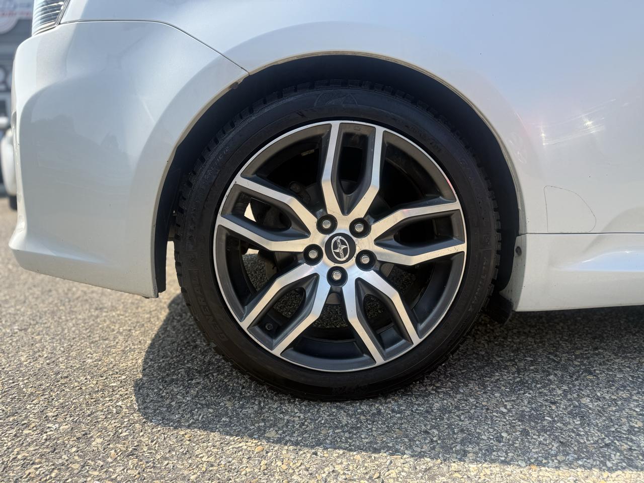 Scion tC Sports Coupe 6-Spd AT 2015