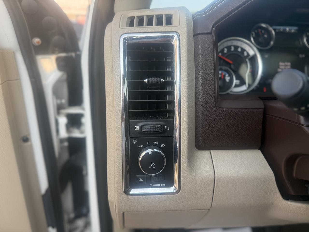 RAM 1500 Laramie Crew Cab LWB 4WD 2016